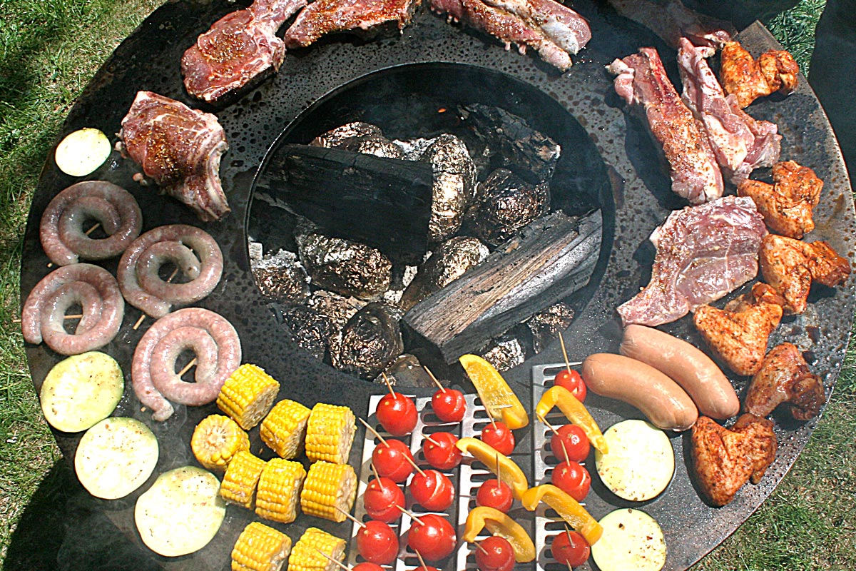 Outdoor Kochstellen Grill oder Pizzaofen HolzRacletteofen Hafner Ofen und Cheminéebau GmbH